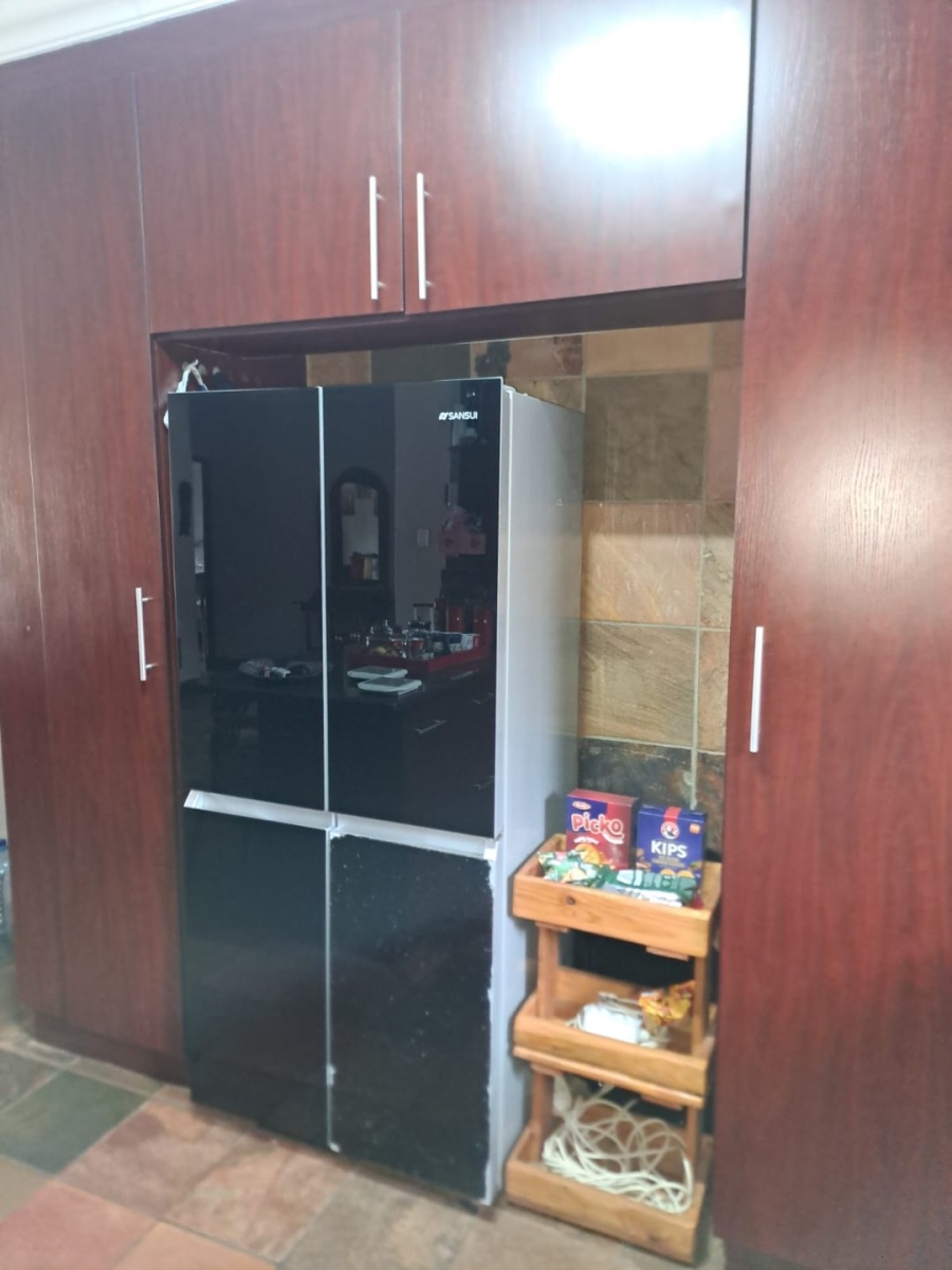 To Let 2 Bedroom Property for Rent in Melodie North West